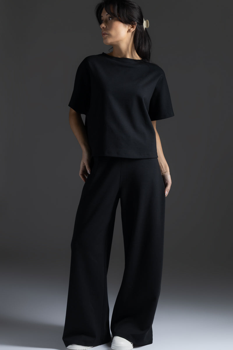 Lounge by Luin T-Shirt Black