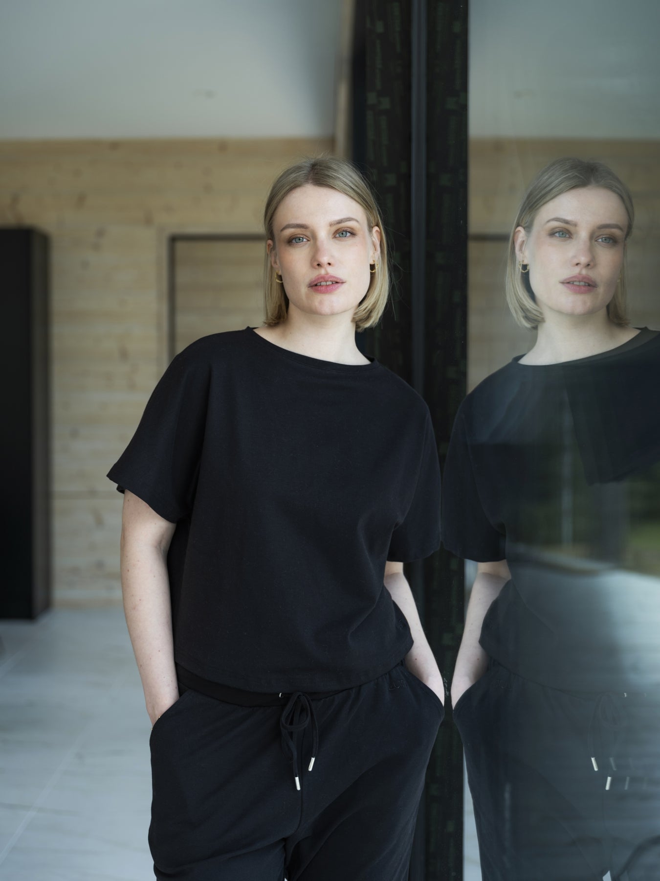 Lounge by Luin T-Shirt Black