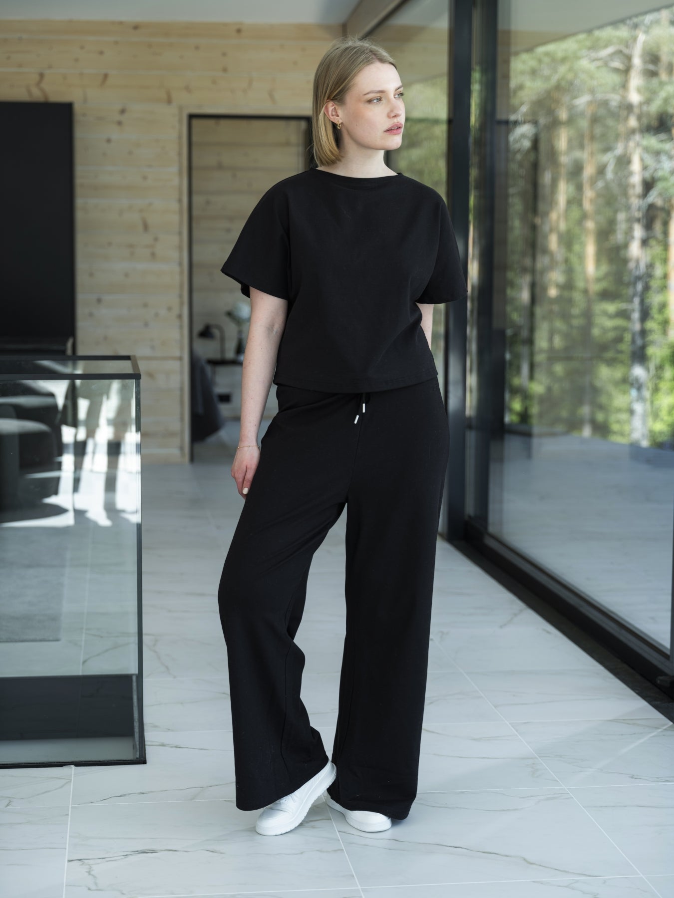 Lounge by Luin T-Shirt Black