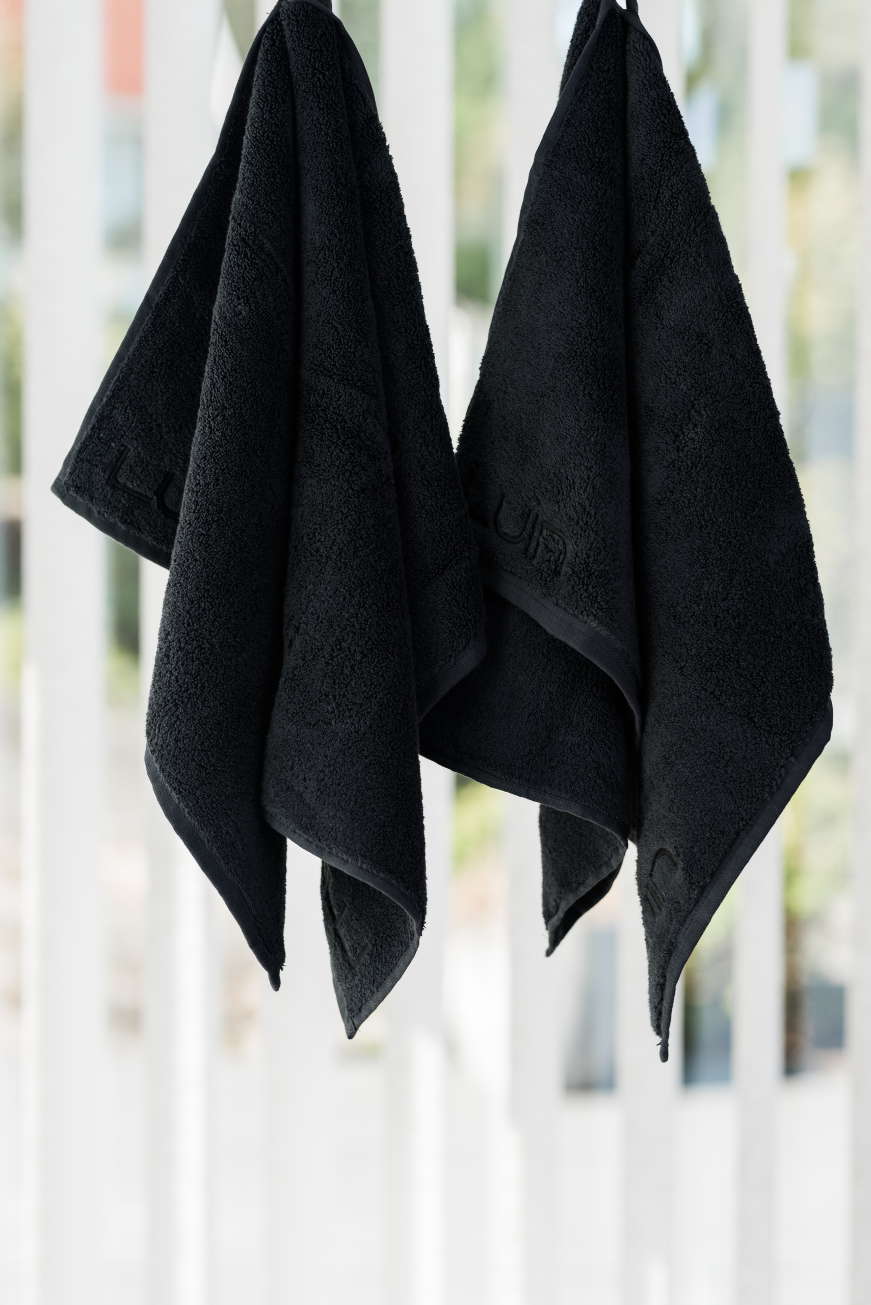 https://www.luinliving.com/wp-content/uploads/2021/10/Luin-Living-Hand-Towels-Black-4-scaled.jpg