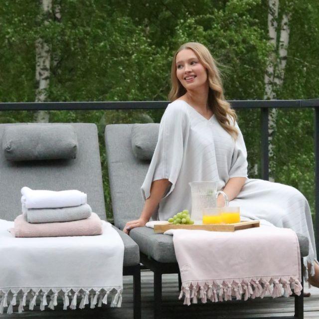 "The grass so green,
the sun so bright.
Life seems a dream,
no worries in sight."

Have a wonderful summer weekend everyone! ❤

#luinliving #bamboo #kaftan #cotton #towels #designfromfinland