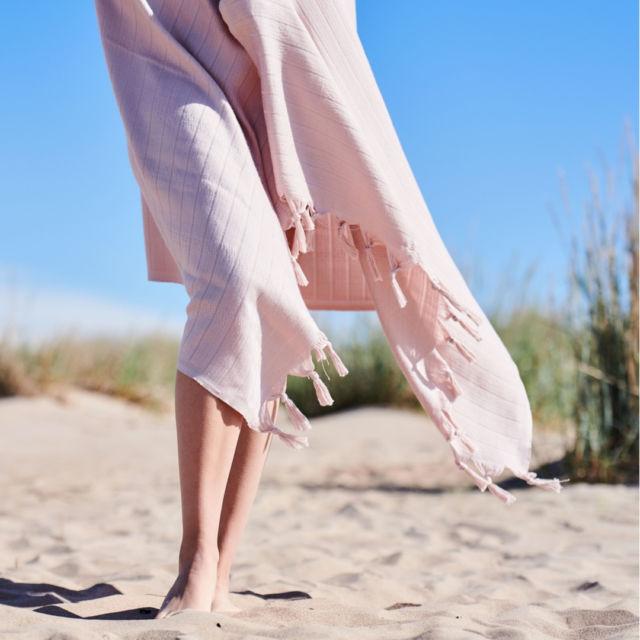 May you always have shells in your pocket, sand in your toes and the prettiest towel around you ☀️​​​​​​​​
​​​​​​​​
#luinliving #designfromfinland #bambootowel #beach