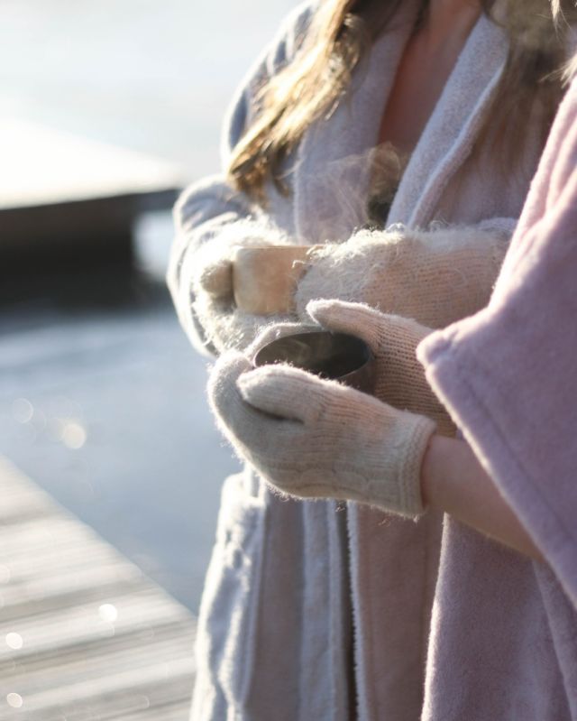 The winter sun is out and so are we! ☀️ Our fluffy ponchos and bathrobes go well with the chilly atmosphere. Also remember your mittens and some warm-up drinks!