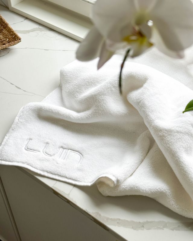 Weekend pampering starts with the right towels 🤍

 #luinliving #designfromfinland #finnishdesign #towels #pyyhkeet #pyyhe #cotton #weekend #pampering #homespa