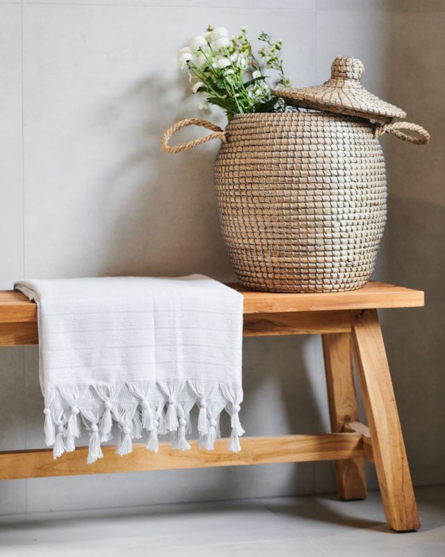 Welcome festive June 🌿

This month officially kicks off the cottage season, we celebrate the graduates and the Finnish midsummer!

Whether you're taking a day trip to the cottage neighbor, celebrating a graduate or a newly married couple, you'll find the most pampering and practical gifts in our selection. These won't stay in the package for long 🥰

#luinliving #designfromfinland #finnishdesign #pampering #homespa #towels #cotton #pyyhkeet #pyyhe #gifting #gift #lahja #kesälahja
