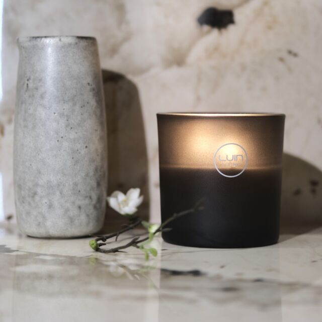 Bubbles candle combines fresh scents of champagne and pomelo 🍾🍈

#scentedcandles #candles #candlelover