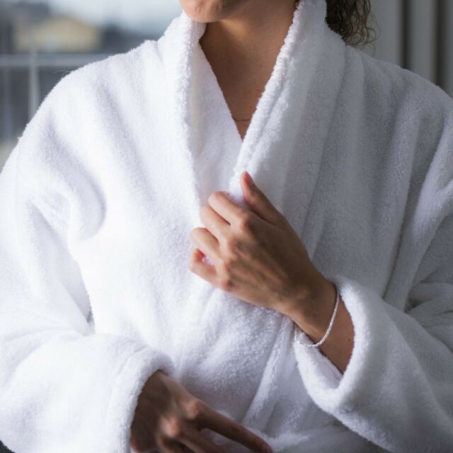 Without even touching, you can see the softness of our gorgeous bathrobes 🤍🤍

#unisexbathrobes #bathrobe #cottonbathrobe #softness #softtowels